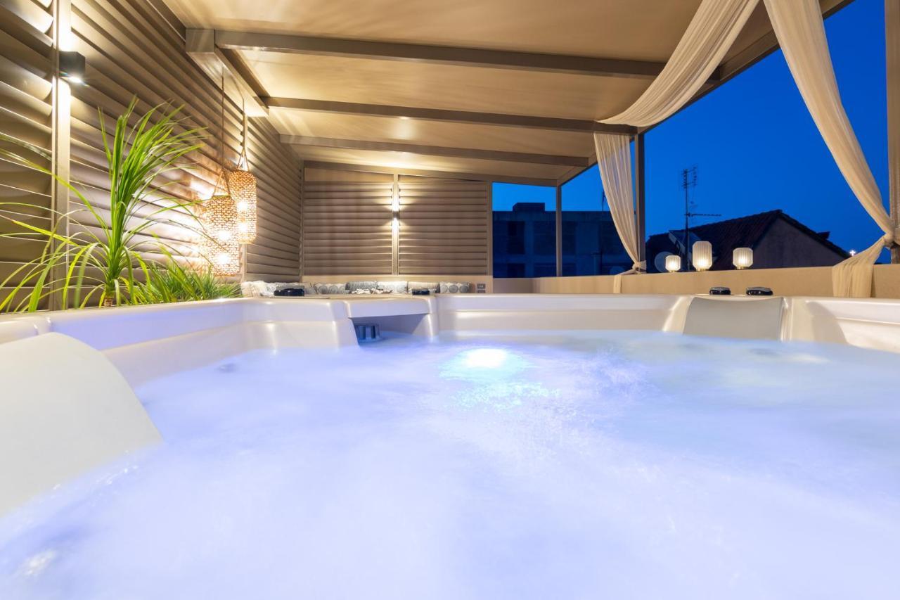 Vedi Town Luxury Apartment Kota Zakynthos Bagian luar foto